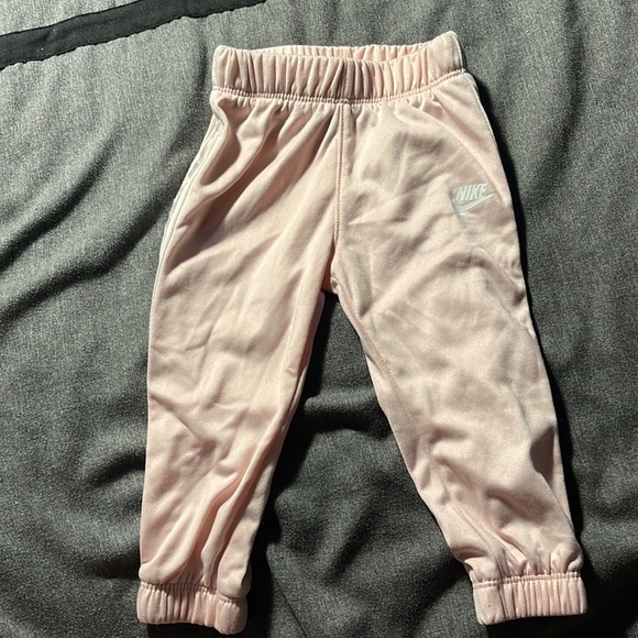 Nike sweatsuit - Picture 2 of 4